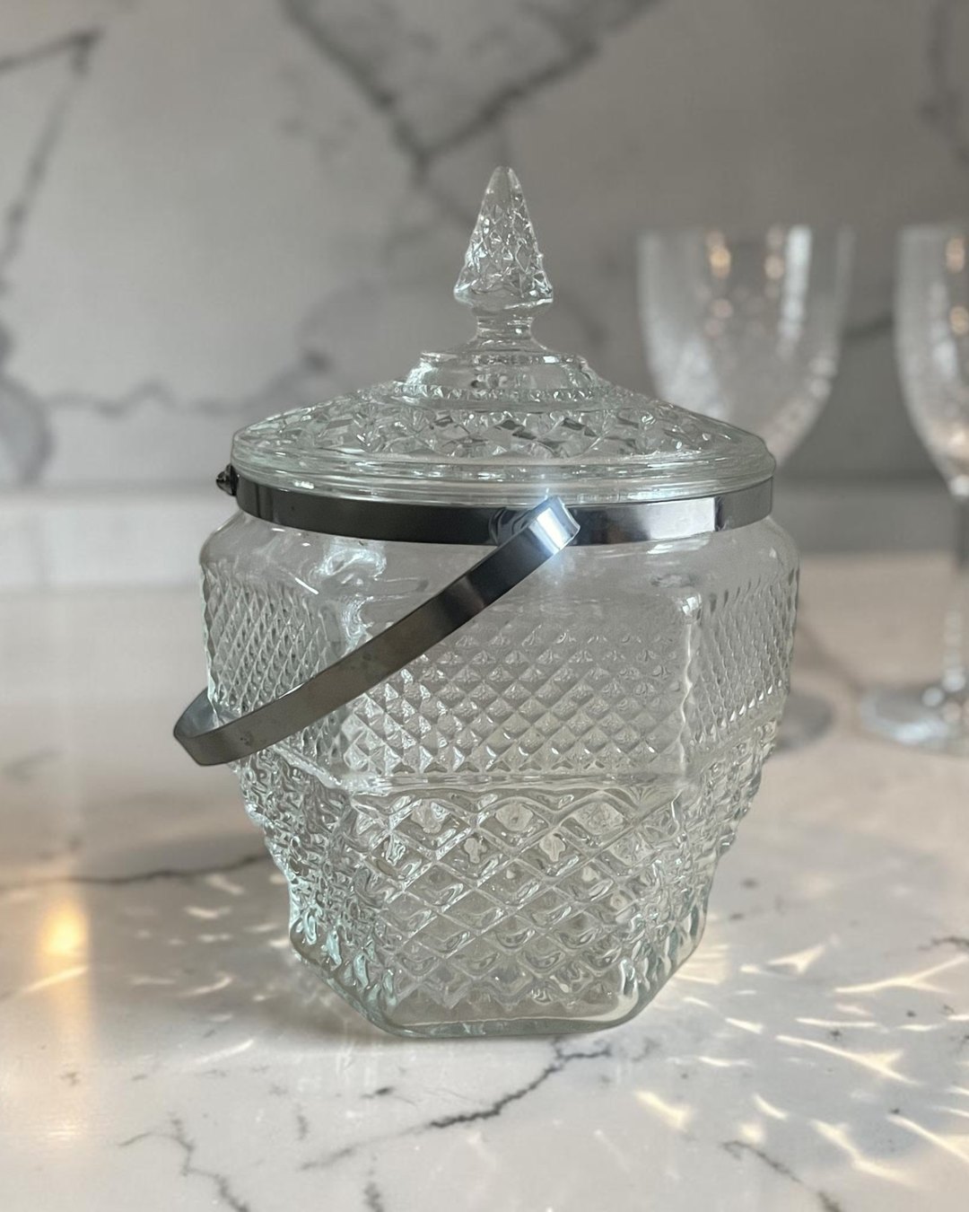 Wexford pattern pressed glass ice bucket with chrome handle and lid